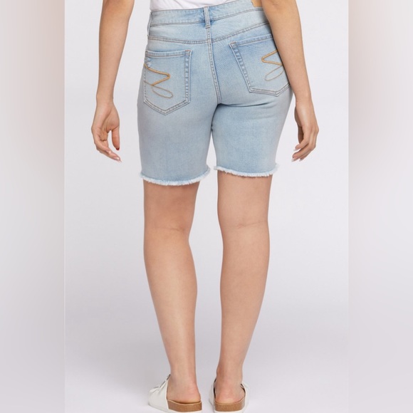 SUNSET BERMUDA SHORTS IN THE COLOR VENTURA - Picture 13 of 14